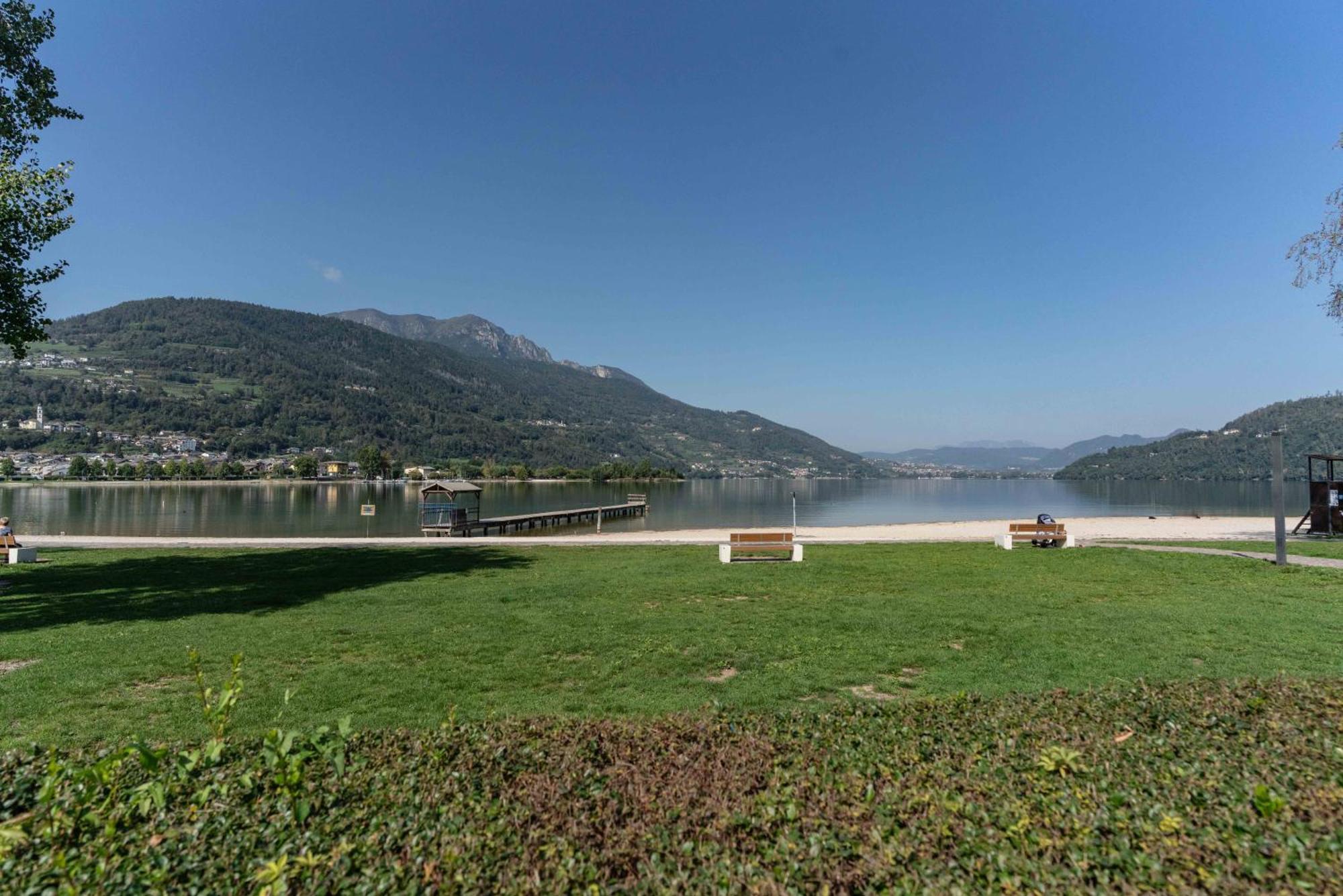 La Gemma Sul Lago Calceranica al Lago Exterior foto